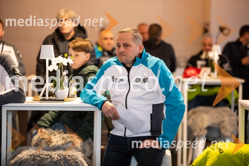  Tomaž Šušteršič, generalni sekretar organizacijskega komiteja PlanicaNovinarska konferenca slovenske smučarske reprezentance pred žensko tekmo svetovnega pokala