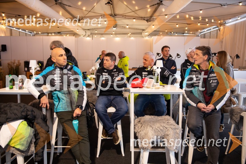  Jožko Križan, strateg v športnem marketingu, Smučarska zveza Slovenije;  ... ;  ... ;  ... Novinarska konferenca slovenske smučarske reprezentance pred žensko tekmo svetovnega pokala