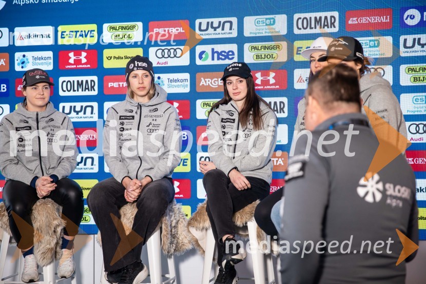  Neja  Dvornik, smučarka;  Ana Bucik Jogan, smučarka;  Andreja  Slokar, smučarkaNovinarska konferenca slovenske smučarske reprezentance pred žensko tekmo svetovnega pokala