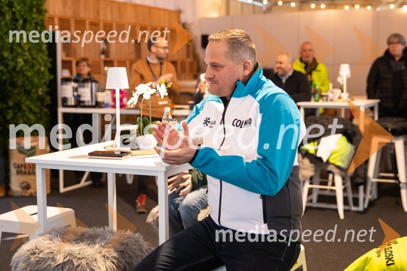  Tomaž Šušteršič, generalni sekretar organizacijskega komiteja PlanicaNovinarska konferenca slovenske smučarske reprezentance pred žensko tekmo svetovnega pokala