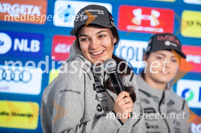  Caterina Sinigoi, smučarkaNovinarska konferenca slovenske smučarske reprezentance pred žensko tekmo svetovnega pokala