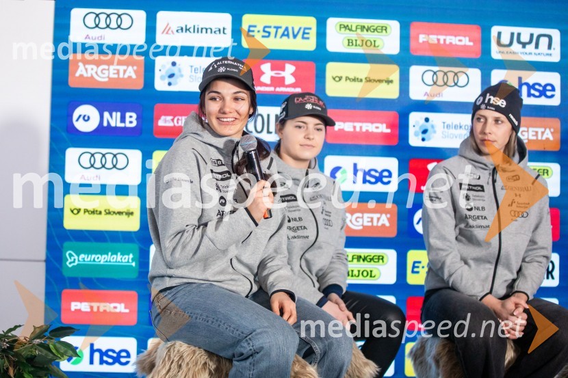  Caterina Sinigoi, smučarka;  Neja  Dvornik, smučarka;  Ana Bucik Jogan, smučarkaNovinarska konferenca slovenske smučarske reprezentance pred žensko tekmo svetovnega pokala