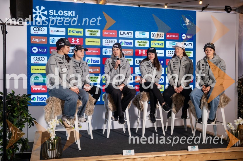  Caterina Sinigoi, smučarka;  Neja  Dvornik, smučarka;  Ana Bucik Jogan, smučarka;  Andreja  Slokar, smučarka;  Lila Lapanja, smučarka;  Nika Tomšič, smučarkaNovinarska konferenca slovenske smučarske reprezentance pred žensko tekmo svetovnega pokala