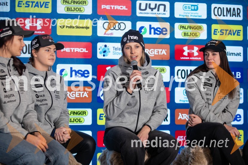  Caterina Sinigoi, smučarka;  Neja  Dvornik, smučarka;  Ana Bucik Jogan, smučarka;  Andreja  Slokar, smučarkaNovinarska konferenca slovenske smučarske reprezentance pred žensko tekmo svetovnega pokala