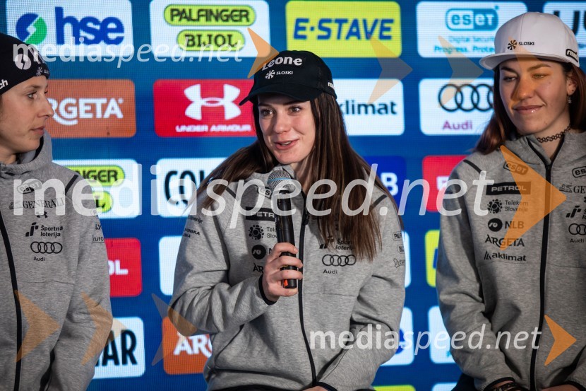  Ana Bucik Jogan, smučarka;  Andreja  Slokar, smučarka;  Lila Lapanja, smučarkaNovinarska konferenca slovenske smučarske reprezentance pred žensko tekmo svetovnega pokala