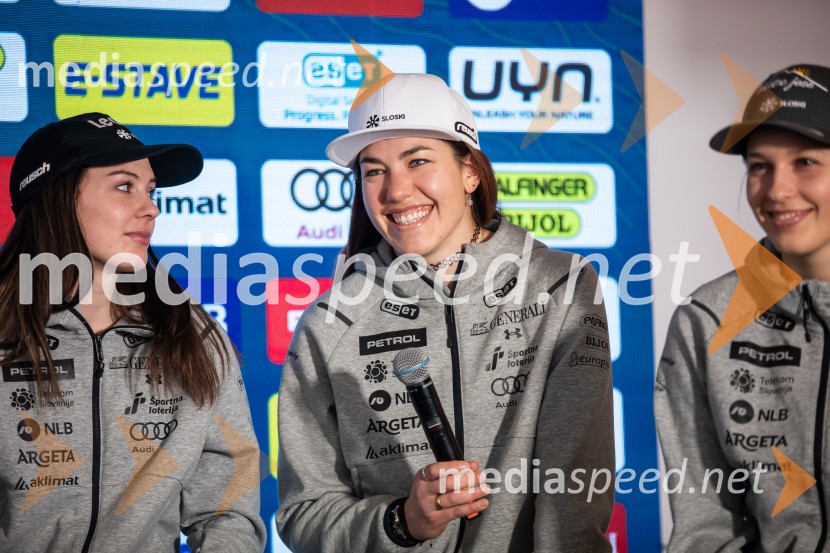  Andreja  Slokar, smučarka;  Lila Lapanja, smučarka;  Nika Tomšič, smučarkaNovinarska konferenca slovenske smučarske reprezentance pred žensko tekmo svetovnega pokala