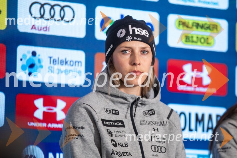  Ana Bucik Jogan, smučarkaNovinarska konferenca slovenske smučarske reprezentance pred žensko tekmo svetovnega pokala