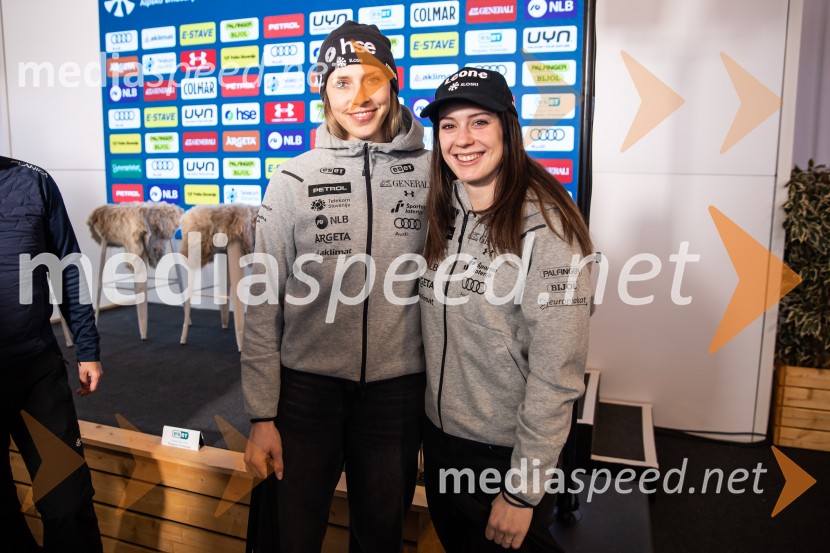  Ana Bucik Jogan, smučarka;  Andreja  Slokar, smučarkaNovinarska konferenca slovenske smučarske reprezentance pred žensko tekmo svetovnega pokala
