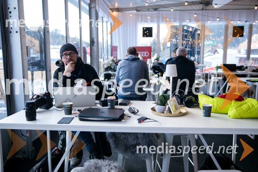 Novinarska konferenca slovenske smučarske reprezentance pred žensko tekmo svetovnega pokala