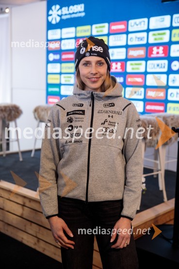  Ana Bucik Jogan, smučarkaNovinarska konferenca slovenske smučarske reprezentance pred žensko tekmo svetovnega pokala