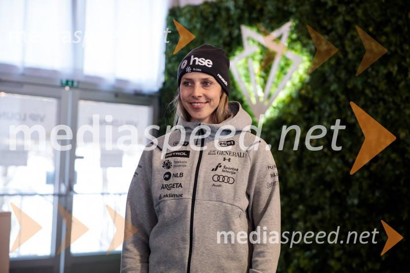  Ana Bucik Jogan, smučarkaNovinarska konferenca slovenske smučarske reprezentance pred žensko tekmo svetovnega pokala