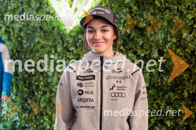  Caterina Sinigoi, smučarkaNovinarska konferenca slovenske smučarske reprezentance pred žensko tekmo svetovnega pokala