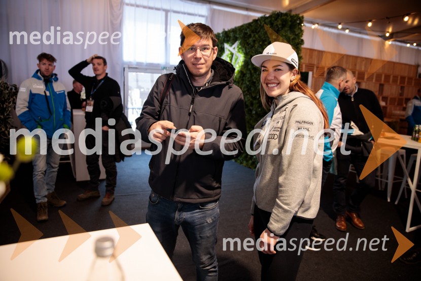  ... ;  Lila Lapanja, smučarkaNovinarska konferenca slovenske smučarske reprezentance pred žensko tekmo svetovnega pokala