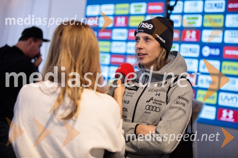  Ana Bucik Jogan, smučarkaNovinarska konferenca slovenske smučarske reprezentance pred žensko tekmo svetovnega pokala