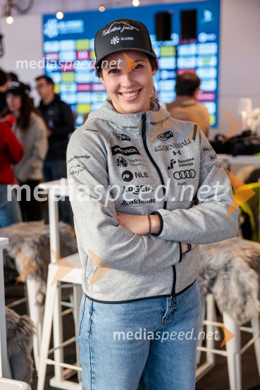  Nika Tomšič, smučarkaNovinarska konferenca slovenske smučarske reprezentance pred žensko tekmo svetovnega pokala