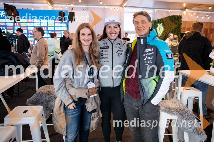  Špela Pretnar, nekdanja smučarka in predstavnica za odnose z javnostmi, Smučarska zveza Slovenije ;  Lila Lapanja, smučarka;  ... Novinarska konferenca slovenske smučarske reprezentance pred žensko tekmo svetovnega pokala
