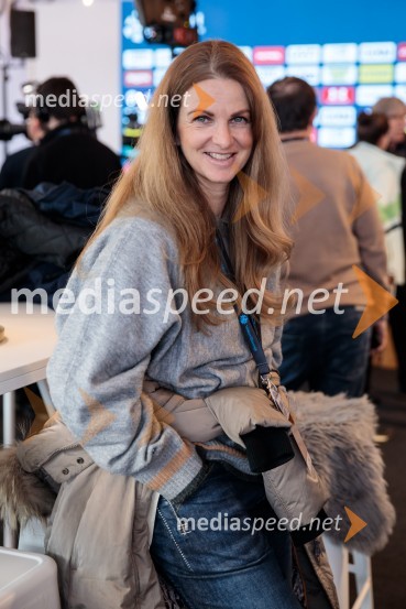  Špela Pretnar, nekdanja smučarka in predstavnica za odnose z javnostmi, Smučarska zveza Slovenije Novinarska konferenca slovenske smučarske reprezentance pred žensko tekmo svetovnega pokala