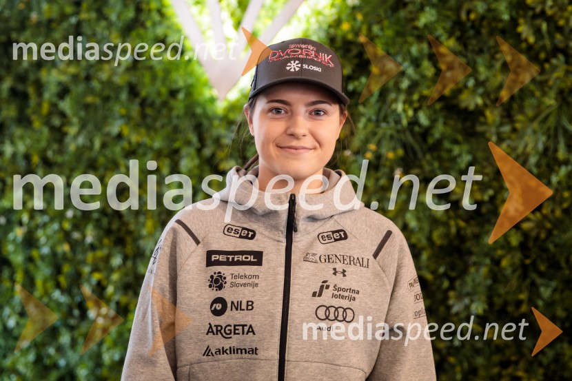  Neja  Dvornik, smučarkaNovinarska konferenca slovenske smučarske reprezentance pred žensko tekmo svetovnega pokala