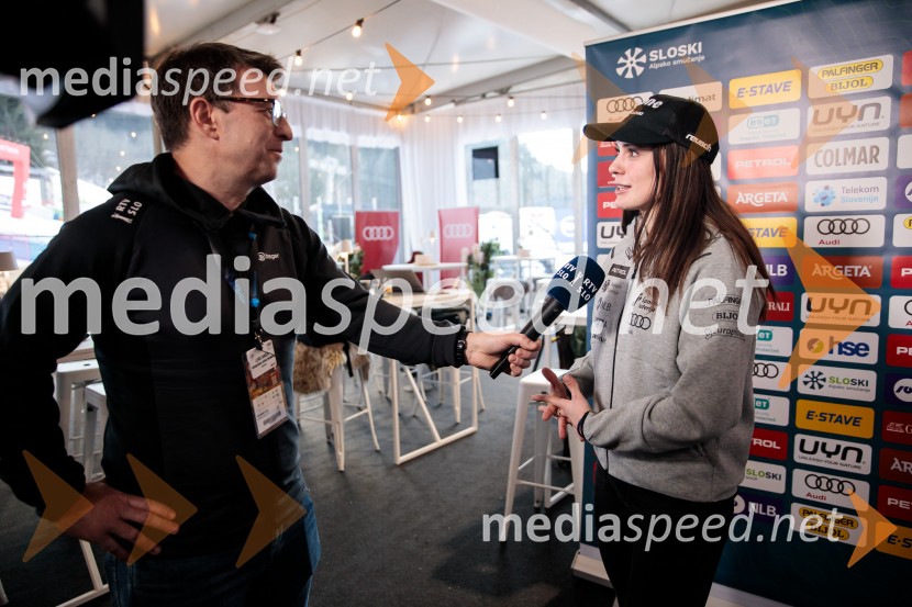  ... ;  Andreja  Slokar, smučarkaNovinarska konferenca slovenske smučarske reprezentance pred žensko tekmo svetovnega pokala