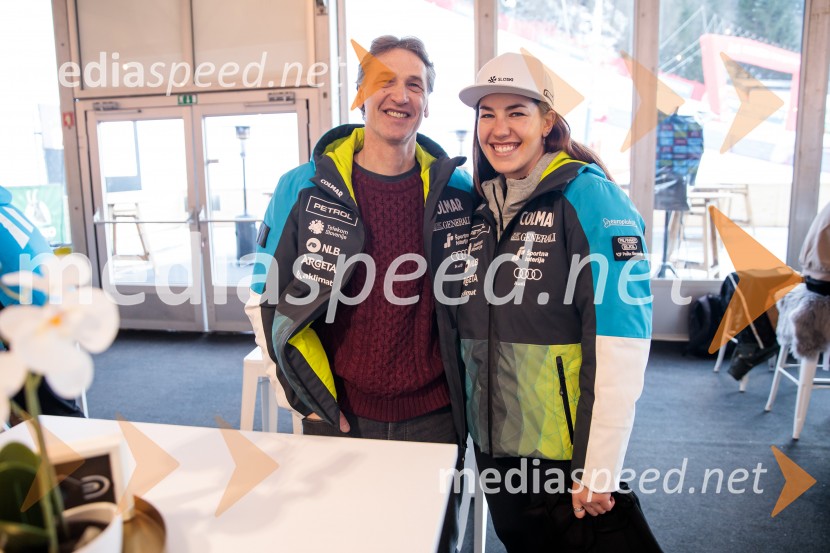  Vojko Lapanja;  Lila Lapanja, smučarkaNovinarska konferenca slovenske smučarske reprezentance pred žensko tekmo svetovnega pokala