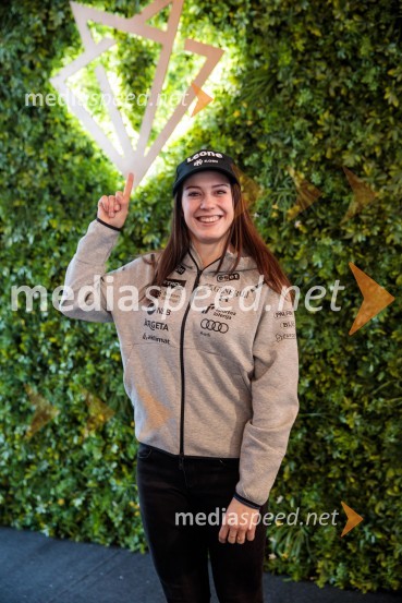  Andreja  Slokar, smučarkaNovinarska konferenca slovenske smučarske reprezentance pred žensko tekmo svetovnega pokala