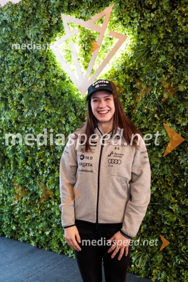  Andreja  Slokar, smučarkaNovinarska konferenca slovenske smučarske reprezentance pred žensko tekmo svetovnega pokala