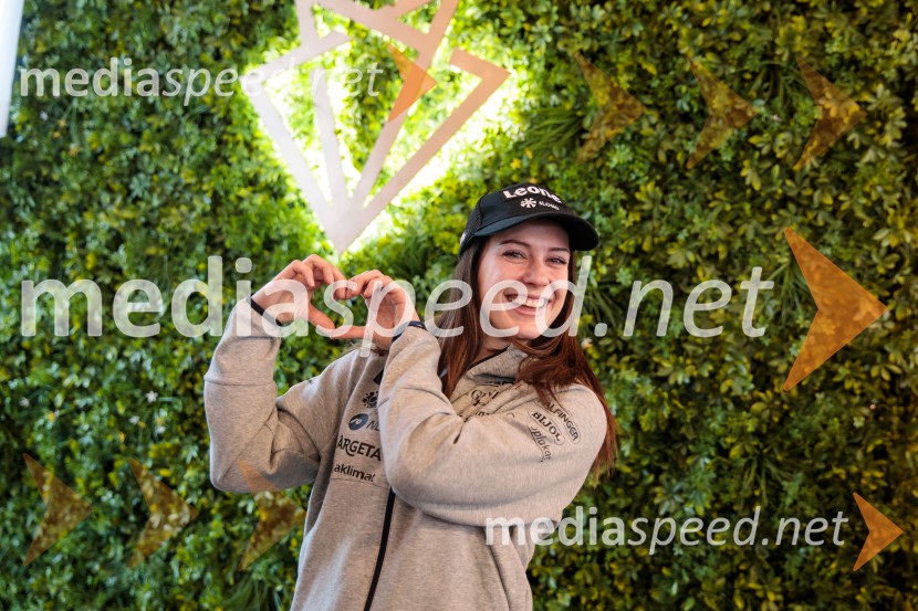  Andreja  Slokar, smučarkaNovinarska konferenca slovenske smučarske reprezentance pred žensko tekmo svetovnega pokala