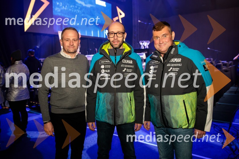  Tomaž Šušteršič, generalni sekretar organizacijskega komiteja Planica;  Luka Steiner, predsednik, Smučarska zveza Slovenije;  Janez Bijol,  direktor podjetja Bijol d.o.o., predsednik Zbora alpskih disciplin, Smučarska zveza SlovenijeSobotna podelitev in žreb, Svetovni pokal v alpskem smučanju za ženske Kranjska Gora 2025