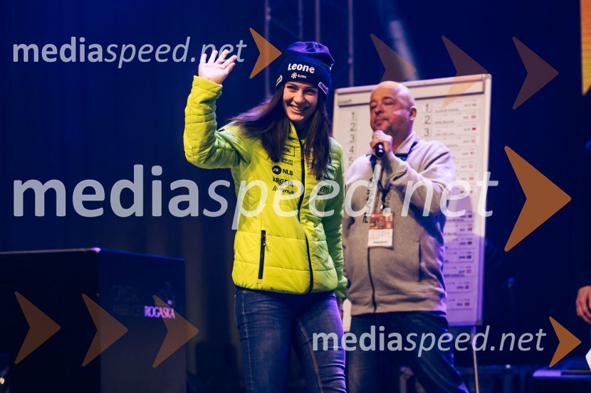  Andreja  Slokar, smučarka;  ... Sobotna podelitev in žreb, Svetovni pokal v alpskem smučanju za ženske Kranjska Gora 2025