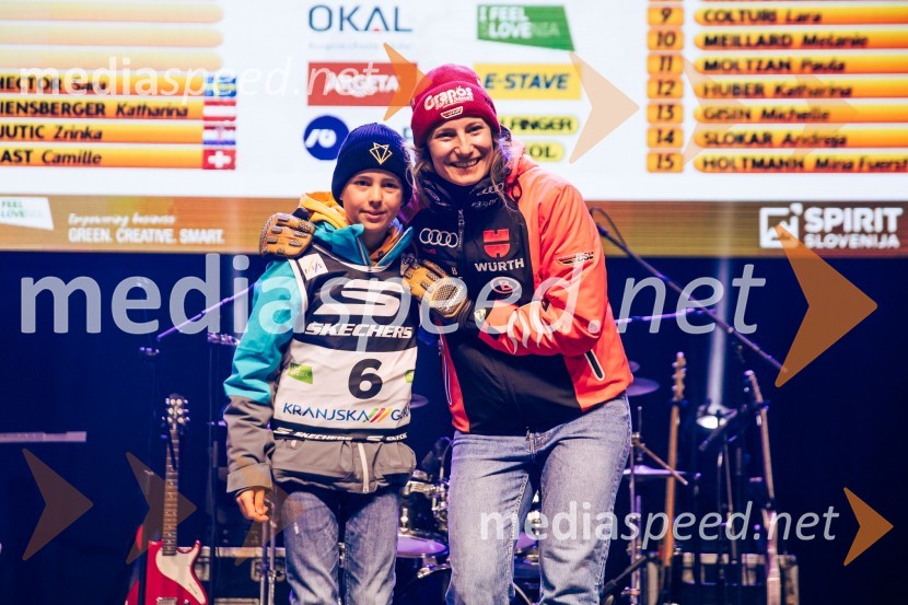  ... ;  Lena Duerr, smučarka (Nemčija)Sobotna podelitev in žreb, Svetovni pokal v alpskem smučanju za ženske Kranjska Gora 2025