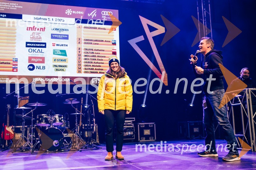  Sara Hector, smučarka (Švedska);  Mitja Šeško, moderator prireditev Sobotna podelitev in žreb, Svetovni pokal v alpskem smučanju za ženske Kranjska Gora 2025