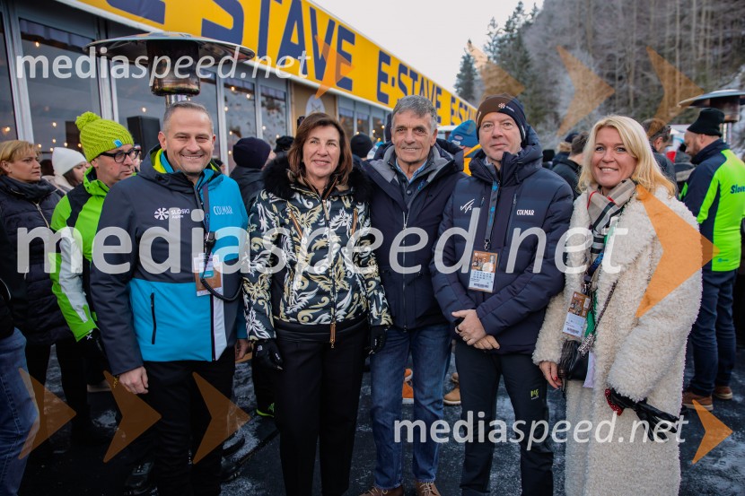  Tomaž Šušteršič, generalni sekretar organizacijskega komiteja Planica;  Barbara Kürner Čad, pravna zastopnica SZS;  Vlado Makuc;  Enzo Smrekar, predsednik uprave Droge Kolinske in glavni direktor strateškega poslovnega področja v Atlantic Grupi, predsednik SZS, podpredsednik Olimpijskega komiteja Slovenije;  Petra MakucSvetovni pokal v alpskem smučanju za ženske Kranjska Gora 2025, VIP druženje sobota