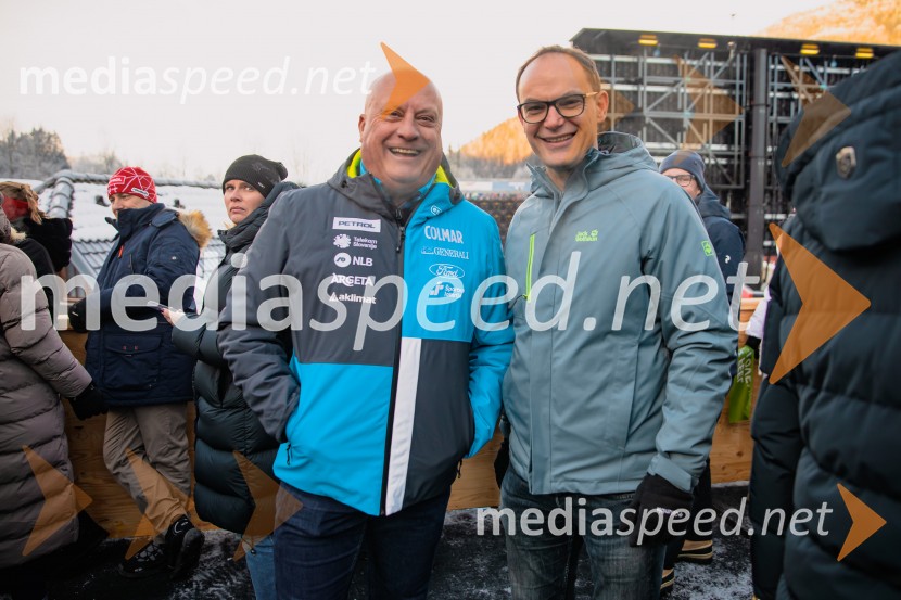  Iztok Klančnik, direktor Selectium Adriatics d.o.o.,nekdanji predsednik Zbora alpskih disciplin, Smučarska zveza Slovenije;  Anže Logar, predsednik stranke Demokrati, poslanec Državnega zbora Republike SlovenijeSvetovni pokal v alpskem smučanju za ženske Kranjska Gora 2025, VIP druženje sobota