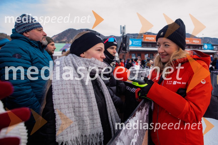  ... ;  Anja Hlača Ferjančič, novinarka, RTVSvetovni pokal v alpskem smučanju za ženske Kranjska Gora 2025, VIP druženje sobota