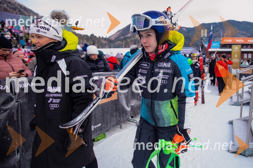  Špela Pretnar, nekdanja smučarka in predstavnica za odnose z javnostmi, Smučarska zveza Slovenije ;  Andreja  Slokar, smučarkaSvetovni pokal v alpskem smučanju za ženske Kranjska Gora 2025, VIP druženje sobota