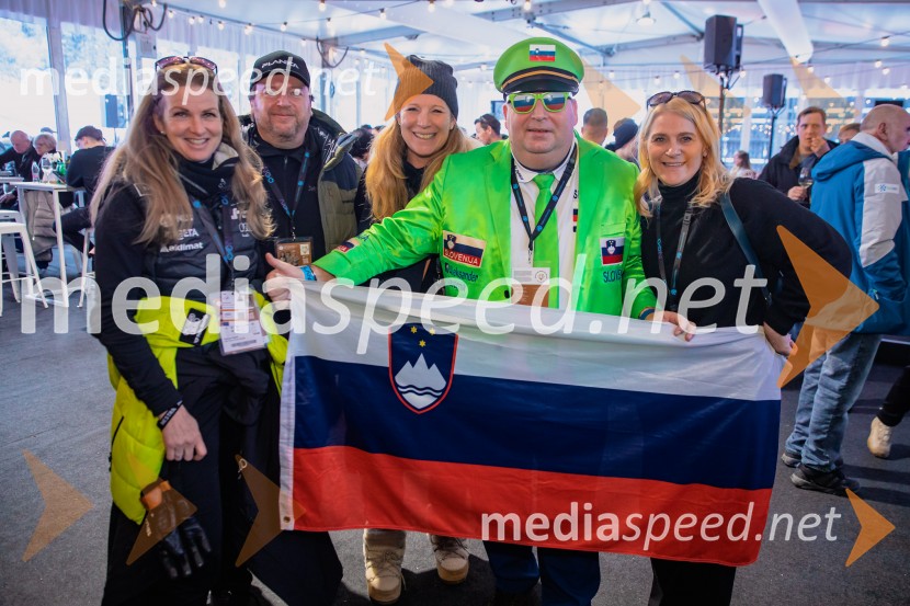  Špela Pretnar, nekdanja smučarka in predstavnica za odnose z javnostmi, Smučarska zveza Slovenije ;  ... ;  ... ;  Aleksander Javornik, navijač;  ... Svetovni pokal v alpskem smučanju za ženske Kranjska Gora 2025, VIP druženje sobota
