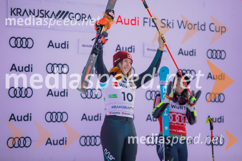  Lara Colturi, smučarka (Albanija);  Sara Hector, smučarka (Švedska)Svetovni pokal v alpskem smučanju za ženske Kranjska Gora 2025, VIP druženje sobota