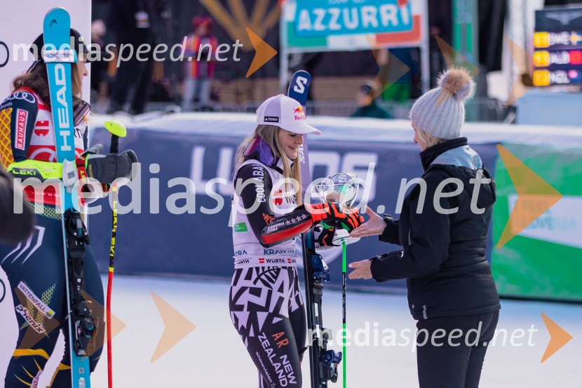  Alice Robinson, smučarka (Novazelendija);  ... Svetovni pokal v alpskem smučanju za ženske Kranjska Gora 2025, VIP druženje sobota