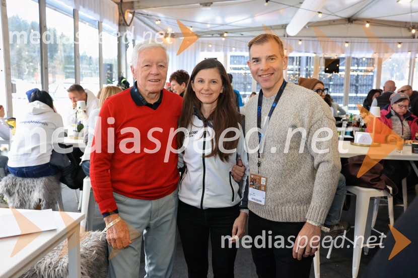  Tone Vogrinec, športni in smučarski funkcionar;  Melanja Korošec, podpredsednica SZS, podpredsednica skupine KJK Sports;  Leon Korošec, Direktor zimsko-športne divizije, Podpredsednik skupine ElanSvetovni pokal v alpskem smučanju za ženske Kranjska Gora 2025, VIP druženje nedelja