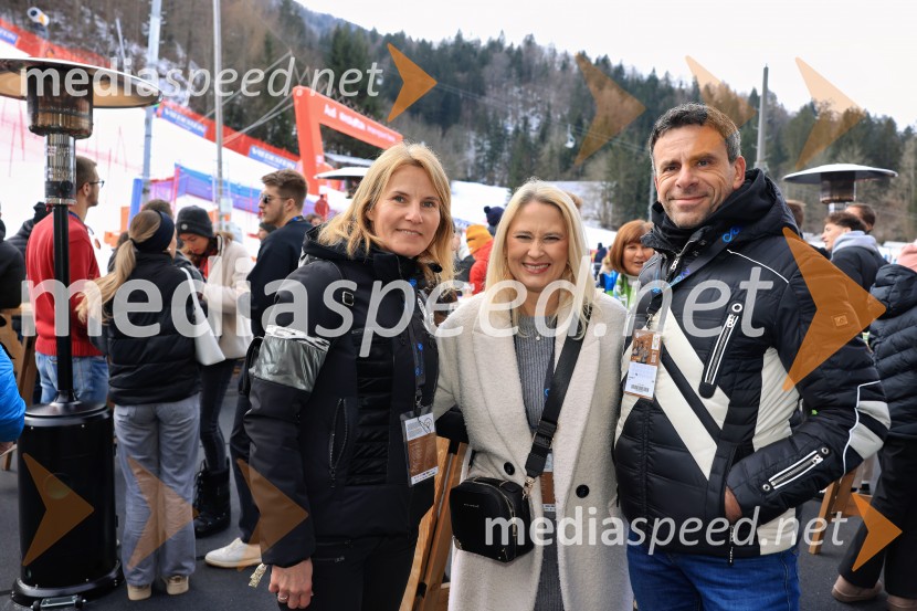  Milena Polutnik Fonovič, OTP banka;  Ivana Vrviščar,  članica uprave, Pošta Slovenije;  Uroš  Fonovič, direktor, Lunos SlovenijaSvetovni pokal v alpskem smučanju za ženske Kranjska Gora 2025, VIP druženje nedelja