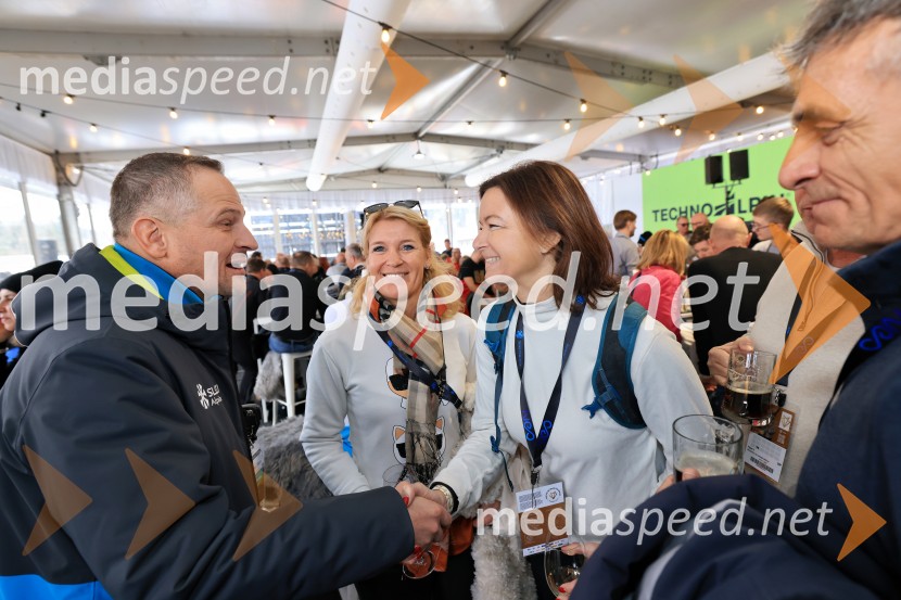  Tanja Fajon, podpredsednica vlade in ministrica za zunanje zadeve;  Tomaž Šušteršič, generalni sekretar organizacijskega komiteja Planica;  ... Svetovni pokal v alpskem smučanju za ženske Kranjska Gora 2025, VIP druženje nedelja