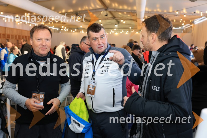  Samo Pagon, vodja marketinga znamke Audi pri podjetju Porsche Slovenija d.o.o.;  Janez Bijol,  direktor podjetja Bijol d.o.o., predsednik Zbora alpskih disciplin, Smučarska zveza Slovenije;  Franci Bolta, direktor znamke Audi pri podjetju Porsche Slovenija d.o.o.Svetovni pokal v alpskem smučanju za ženske Kranjska Gora 2025, VIP druženje nedelja