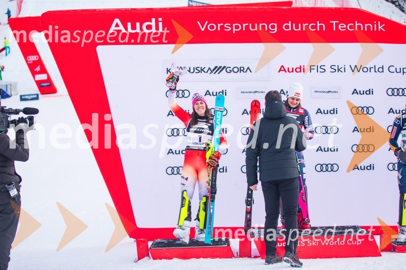  Wendy Holdener, smučarka (Švica);  Franci Bolta, direktor znamke Audi pri podjetju Porsche Slovenija d.o.o.;  Zrinka Ljutić, smučarka (Hrvaška)Svetovni pokal v alpskem smučanju za ženske Kranjska Gora 2025, slalom
