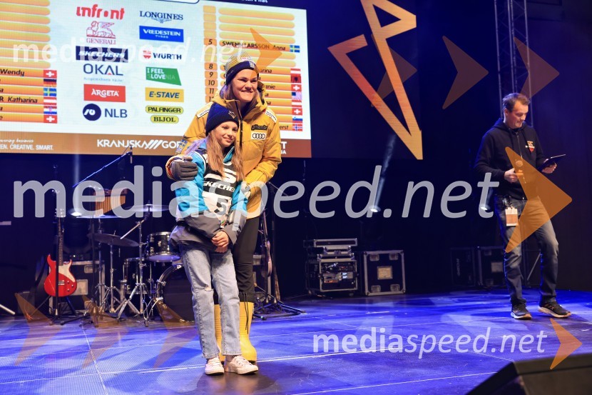  ... ;  Sara Hector, smučarka (Švedska)Sobotna podelitev in žreb, Svetovni pokal v alpskem smučanju za ženske Kranjska Gora 2025