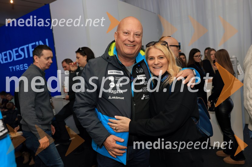  Iztok Klančnik, direktor Selectium Adriatics d.o.o.,nekdanji predsednik Zbora alpskih disciplin, Smučarska zveza Slovenije;  Alenka  Dovžan, nekdanja smučarkaSvetovni pokal v alpskem smučanju za ženske Kranjska Gora 2025, VIP druženje sobota