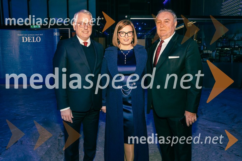  Matjaž Han, minister za gospodarstvo, turizem in šport;  Nataša  Luša, direktorica družbe Delo d.o.o.;  Bojan Budja, odgovorni urednik Dela in Slovenskih novicDelova osebnost leta 2024 je zdravnik Samo Zver