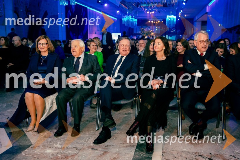  Nataša  Luša, direktorica družbe Delo d.o.o.;  Milan Kučan, nekdanji predsednik Republike Slovenije;  Zoran Janković, župan, Mestna občina Ljubljana;  Tanja Fajon, podpredsednica vlade in ministrica za zunanje zadeve;  Matjaž Han, minister za gospodarstvo, turizem in športDelova osebnost leta 2024 je zdravnik Samo Zver