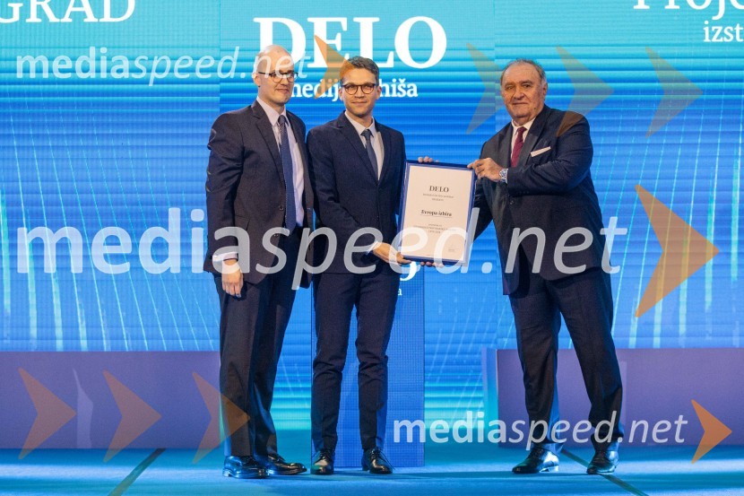  Jure Kosec;  Gašper Završnik;  Bojan Budja, odgovorni urednik Dela in Slovenskih novicDelova osebnost leta 2024 je zdravnik Samo Zver