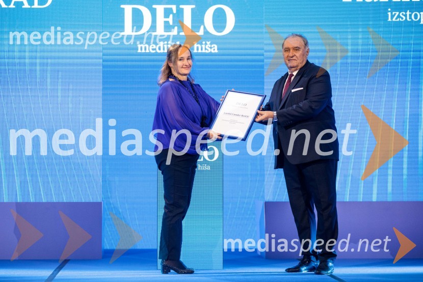  Karina Cunder Reščič, urednica Nedelove priloge OK;  Bojan Budja, odgovorni urednik Dela in Slovenskih novicDelova osebnost leta 2024 je zdravnik Samo Zver