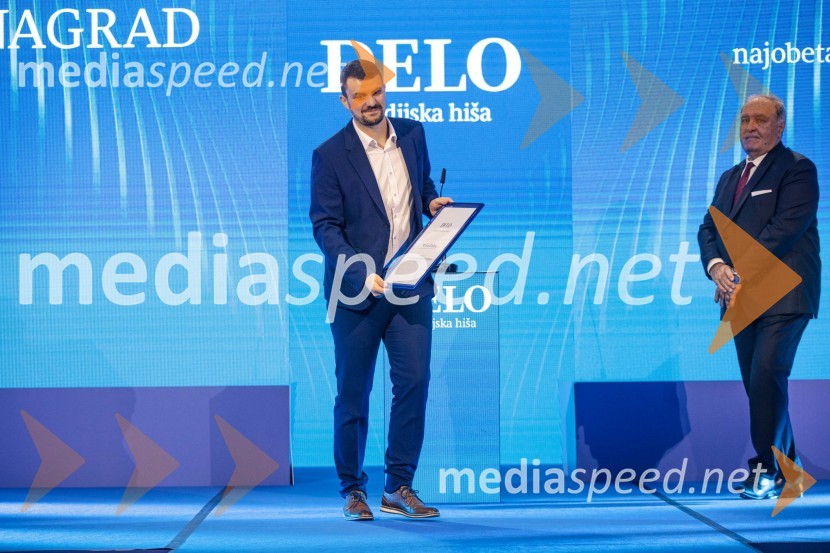  Nejc Grilc;  Bojan Budja, odgovorni urednik Dela in Slovenskih novicDelova osebnost leta 2024 je zdravnik Samo Zver